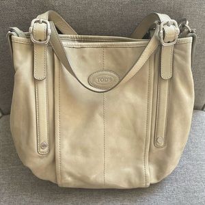 Tod’s vintage leather tote in tan/khaki